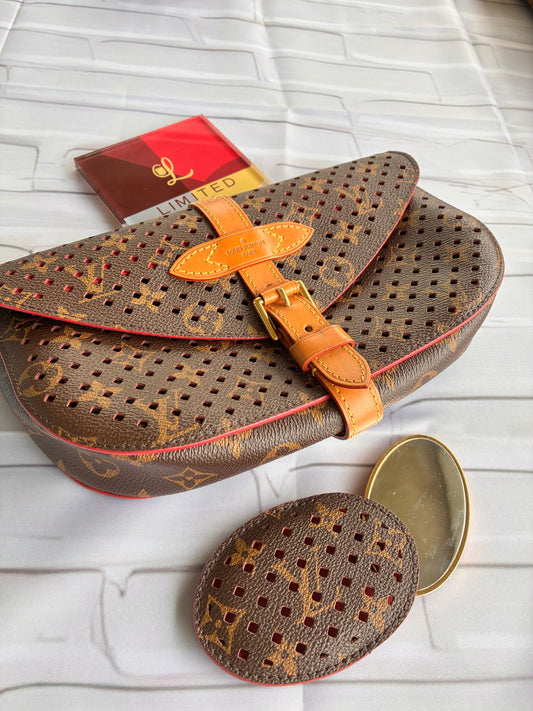 Clutch Saumur Perforated