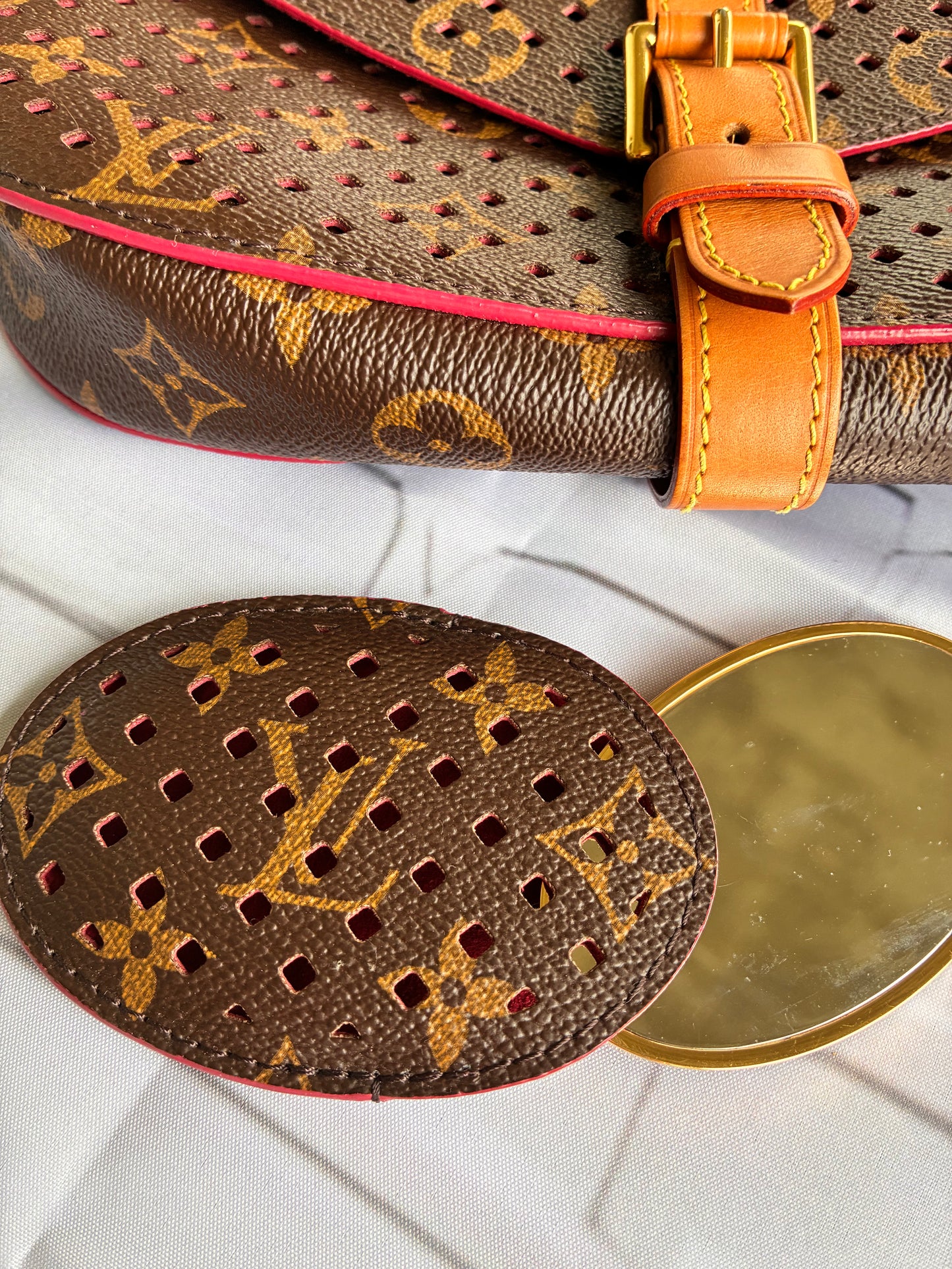 Clutch Saumur Perforated