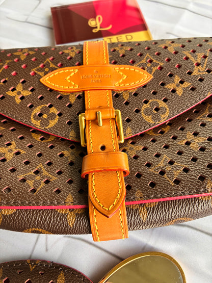 Clutch Saumur Perforated