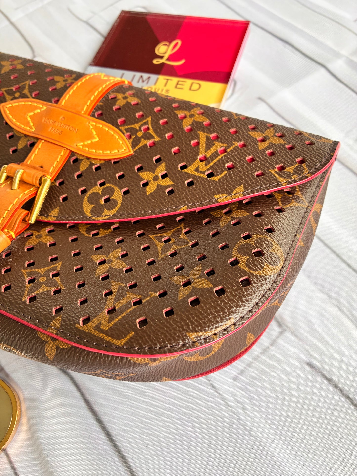 Clutch Saumur Perforated