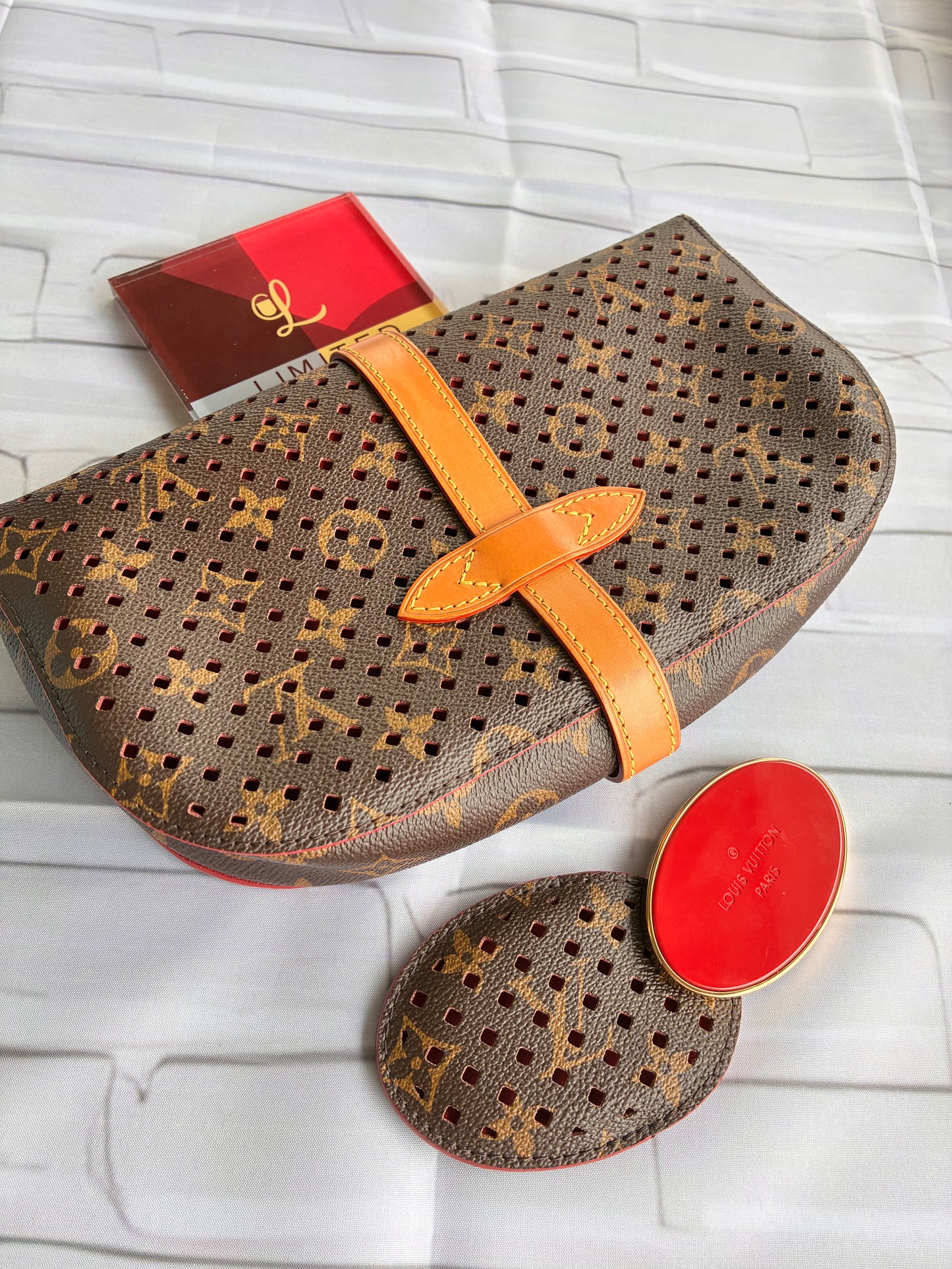 Clutch Saumur Perforated