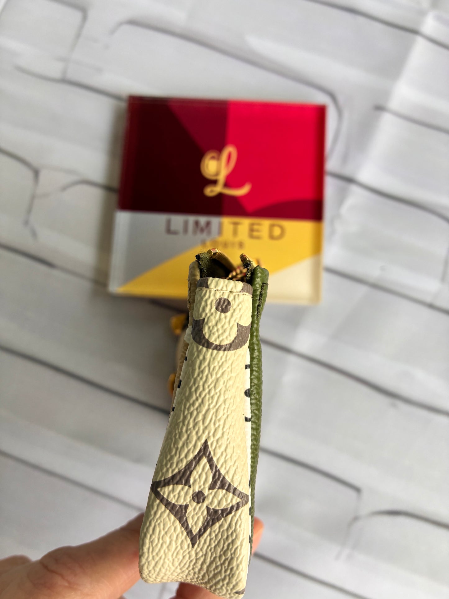 Mikropochette Giant Khaki