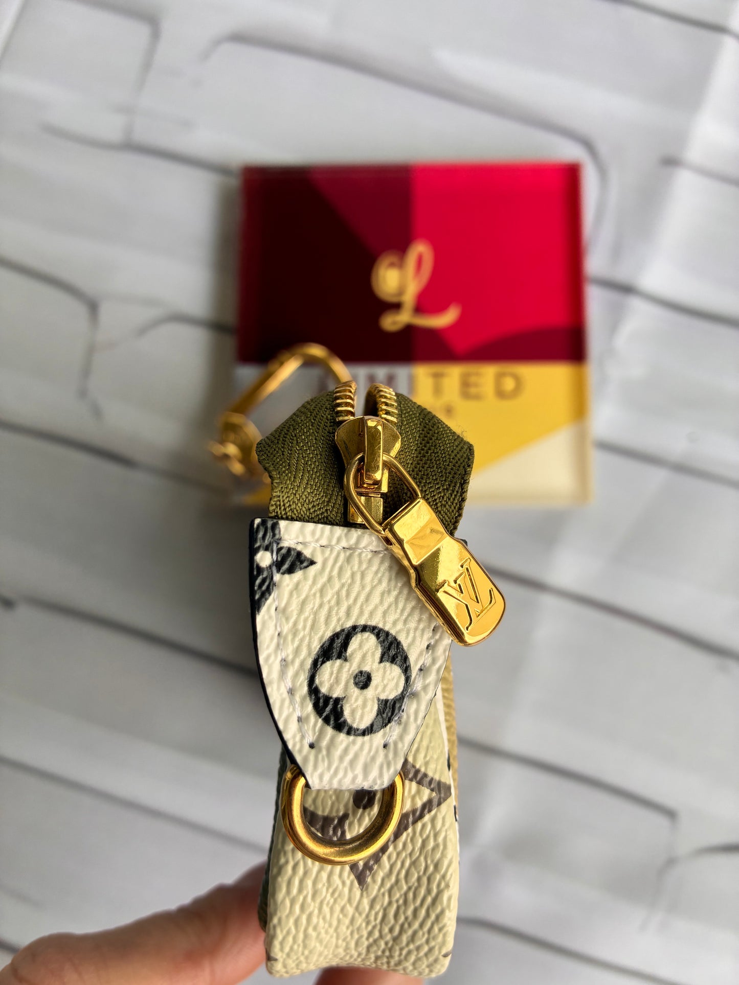 Mikropochette Giant Khaki