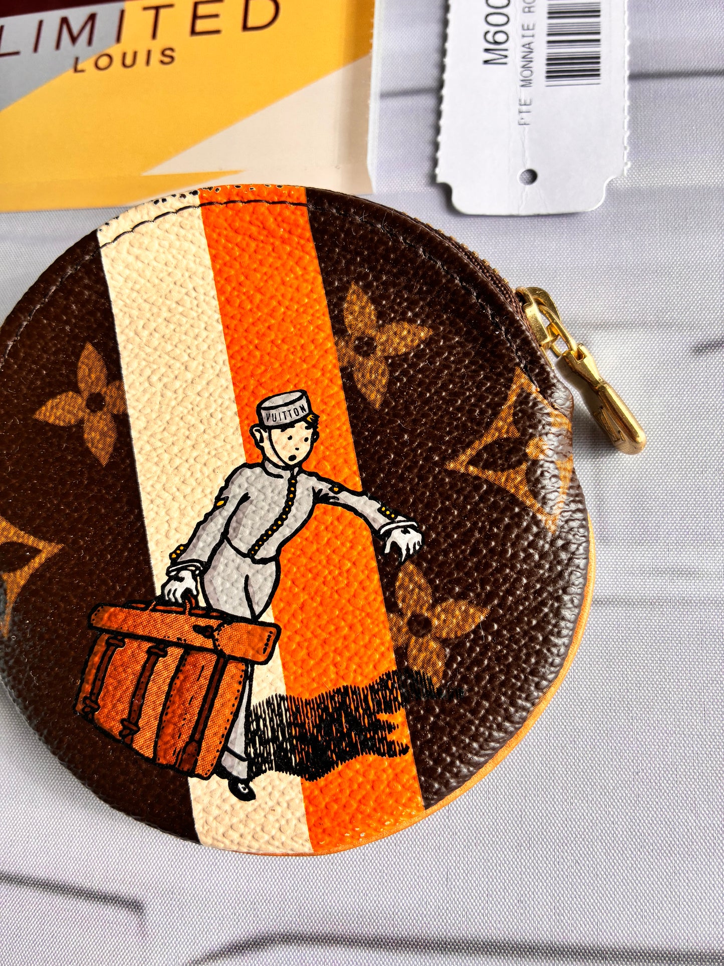 Round Purse Groom
