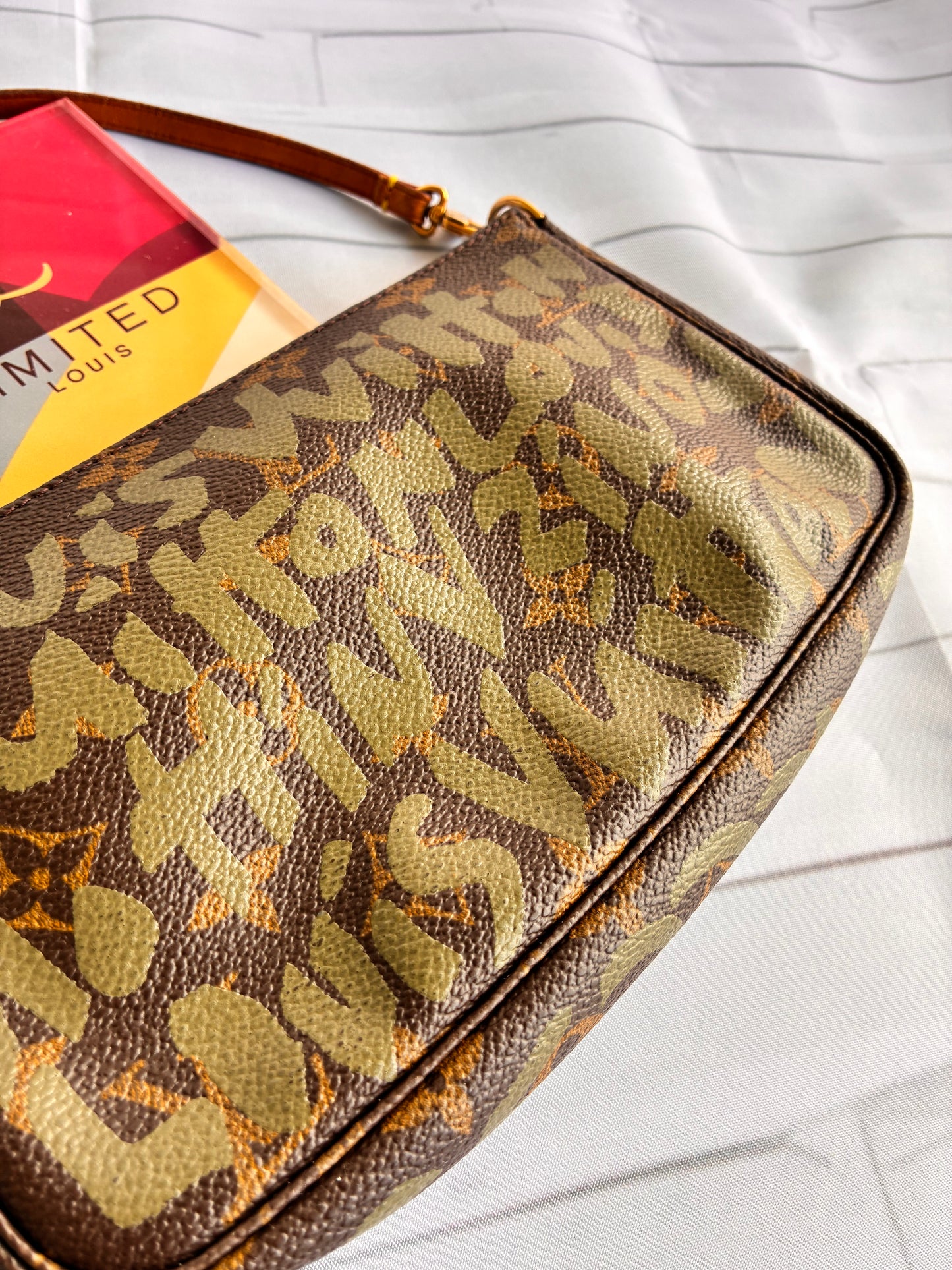 Pochette Graffiti grün