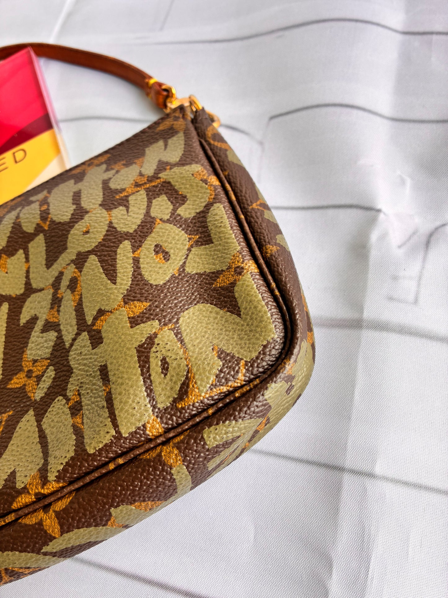 Pochette Graffiti grün