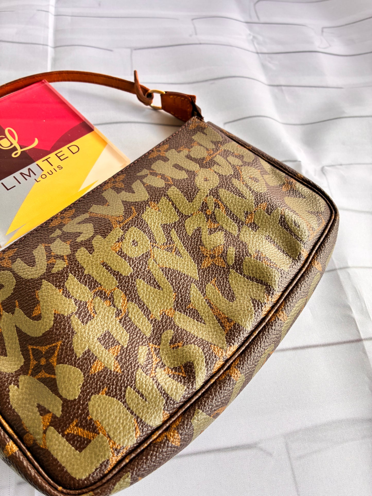 Pochette Graffiti grün