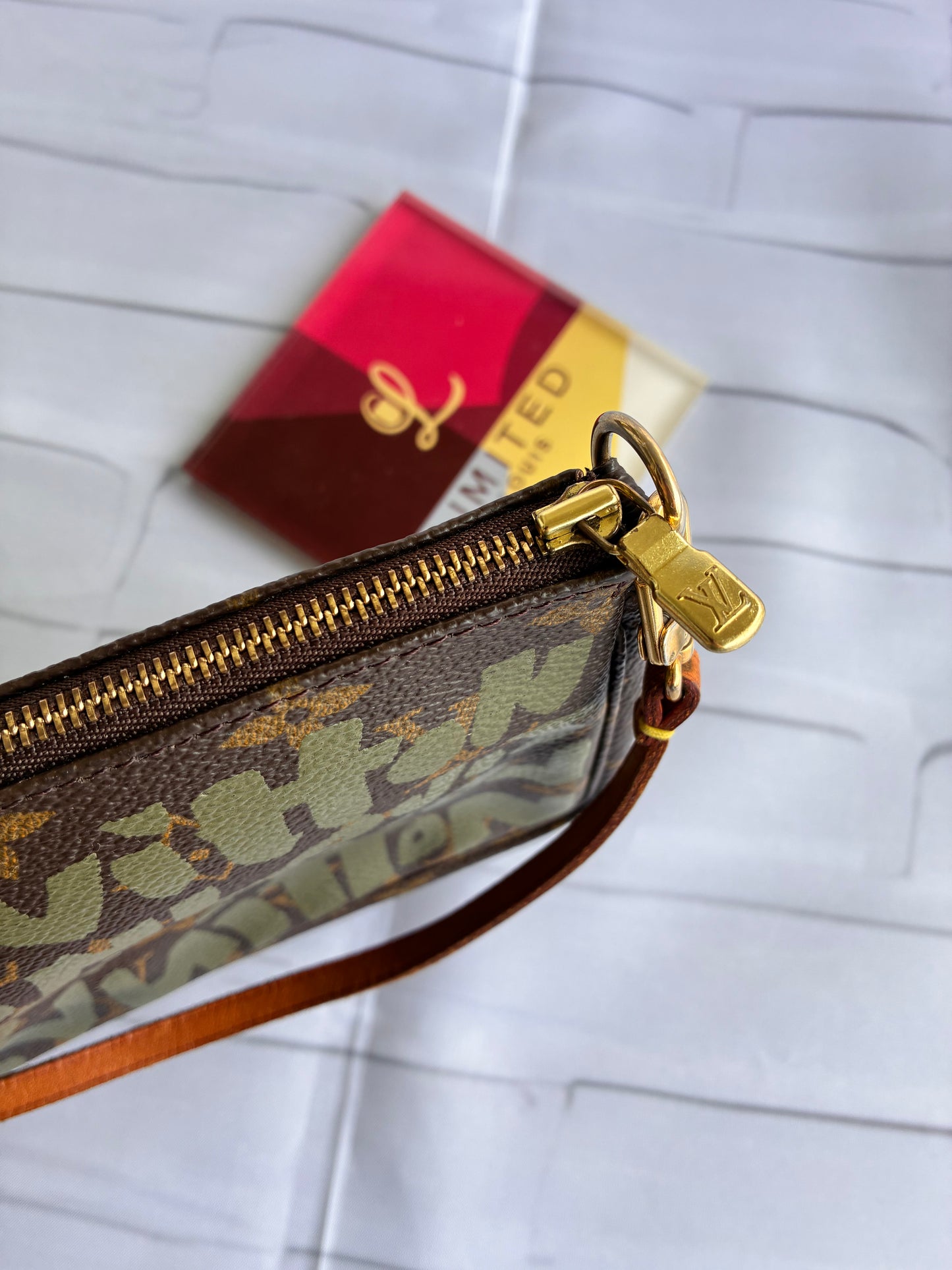 Pochette Graffiti grün